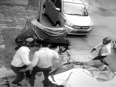 mob lynches two robbers in baldia town mob lynches two robbers in baldia town