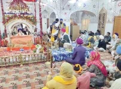 sikh pilgrims commemorate baba guru nanak s birth anniversary sikh pilgrims commemorate baba guru nanak s birth anniversary