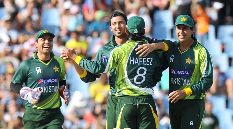 pakistan 039 s cricketer junaid khan c celebrates with teammate mohammad hafeez 2ndr the wicket of south africa cricketer henry davids photo afp file
