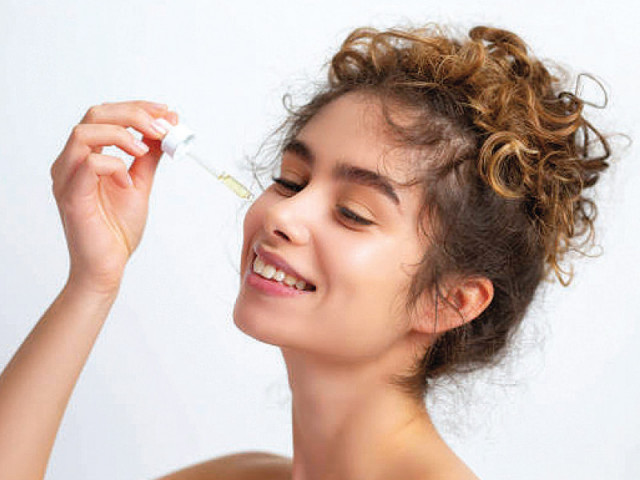 while purging may be inevitable ease into your retinol routine by starting with small amounts twice a week photo file while purging may be inevitable ease into your retinol routine by starting with small amounts twice a week photo file