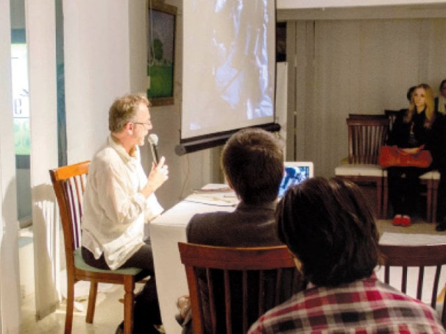 professor baud talking about the multi layered world of sufism photo express professor baud talking about the multi layered world of sufism photo express