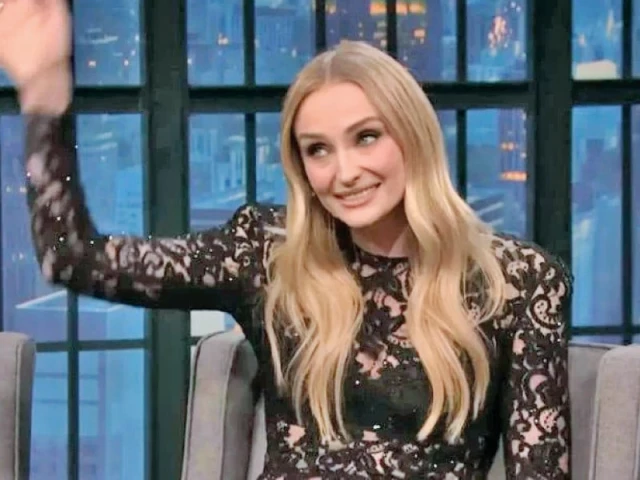 sophie turner on late night with seth meyers photo express screengrab