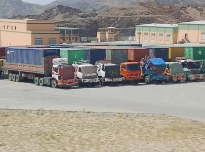 25 aid containers cleared at torkham border