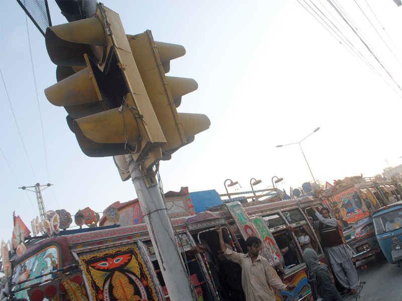 a dysfunctional signal at fc chowk photo muhammad iqbal express