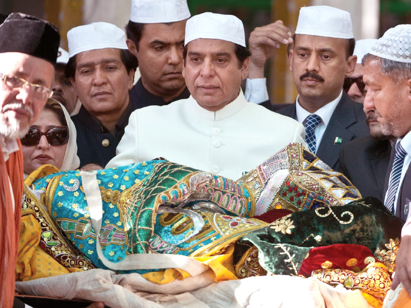 prime minister raja pervaiz ashraf arrives at the shrine of sufi saint hazrat khwaja gharib nawaz in ajmer with his religious offerings photo afp