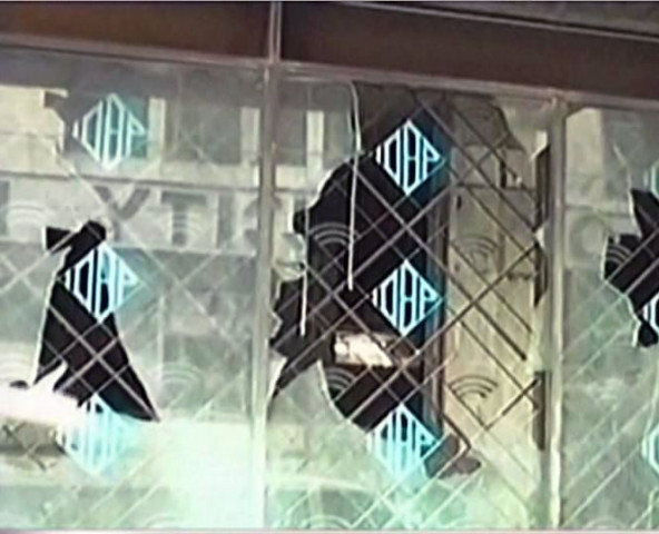 windows of buildings near zainab market in karachi were also smashed by protesters photo express windows of buildings near zainab market in karachi were also smashed by protesters photo express