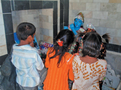 hindu community gets together to celebrate shiv ratri