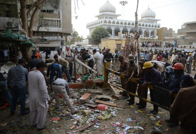 explosion kills two in karachi police
