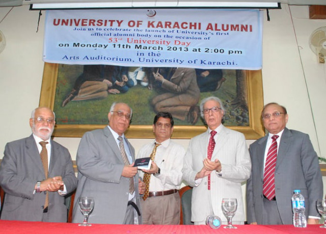 registrar ku presenting lifetime alumni membership card to vice chancellor during the launching ceremony of ku alumni photo uok edu pk registrar ku presenting lifetime alumni membership card to vice chancellor during the launching ceremony of ku alumni photo uok edu pk