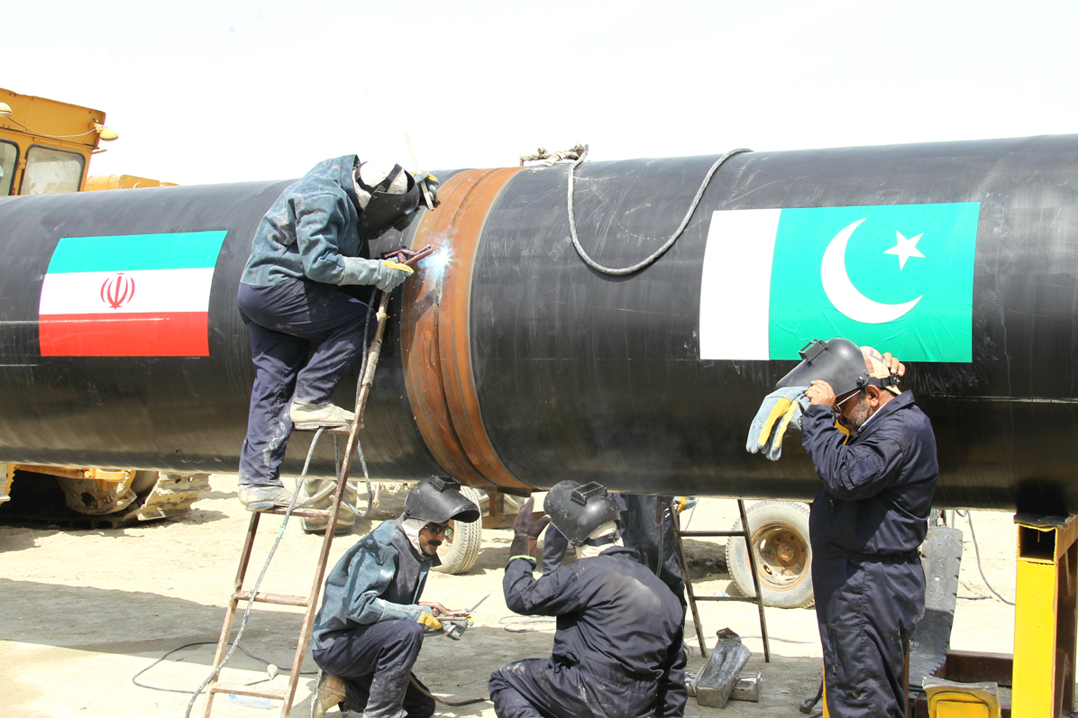 iranians work on a section of a pipeline on march 11 2013 in the iranian border city of chah bahar photo afp