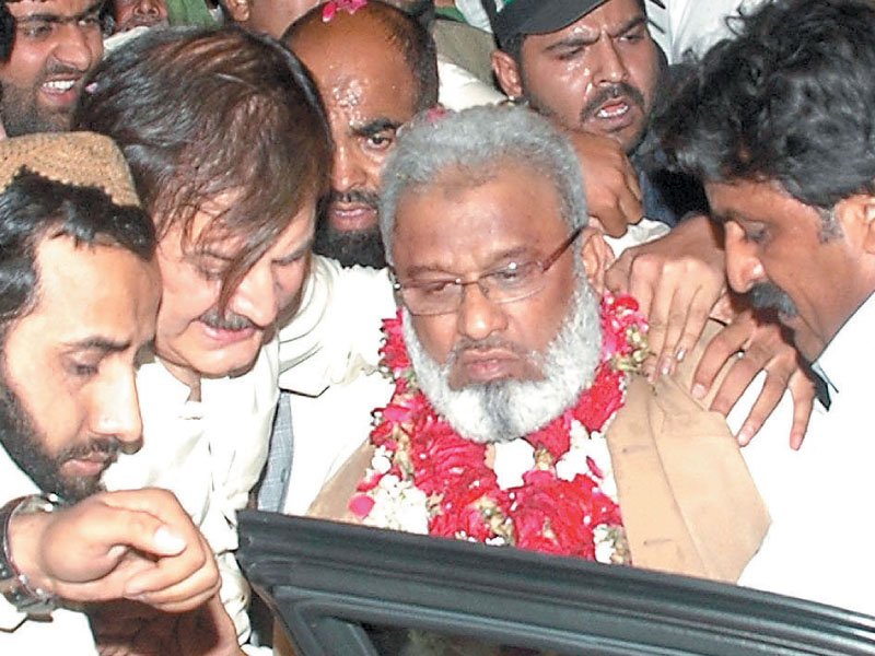 arbab rahim being welcomed by supporters photo inp