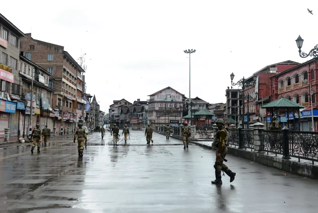 indian paramilitary soldiers patrol during a curfew imposed on the kashmiri summer capital in srinagar on march 14 2013 photo afp indian paramilitary soldiers patrol during a curfew imposed on the kashmiri summer capital in srinagar on march 14 2013 photo afp