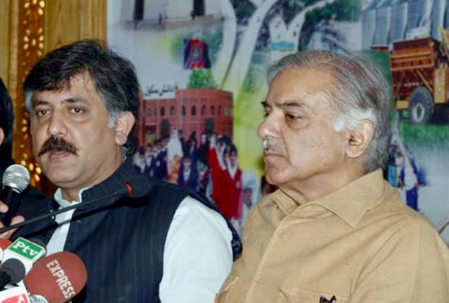 akram members of his family and around 30 former union council nazims on thursday announced that they were joining the pml n photo inp