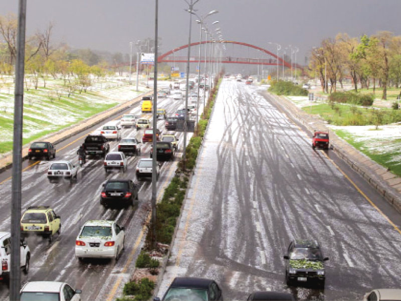 the aabpara hailstorm lasted for about 15 minutes and when it ended the green belt parking lots and roads around the area were covered with a thin white layer photo nni amp muhammad javaid express