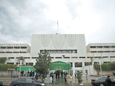 as five year tenure ends na makes history