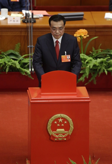 china 039 s newly elected premier li keqiang casts his vote during the fifth plenary meeting of national people 039 s congress npc at the great hall of the people in beijing march 15 2013 photo reuters jason lee