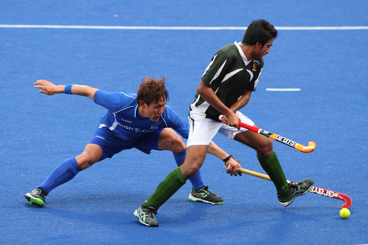 kim seong kyu of korea l tries to reach for the ball before rasool shafqat of pakistan r hits it during their match at the sultan azlan shah cup men 039 s field hockey tournament in malaysia on march 16 2013 photo afp