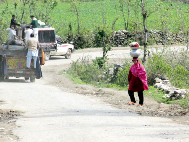 people have to travel four kilometres for water and carry it on their shoulders photo express people have to travel four kilometres for water and carry it on their shoulders photo express