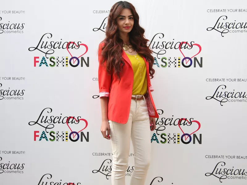 model alizeh waqar model alizeh waqar