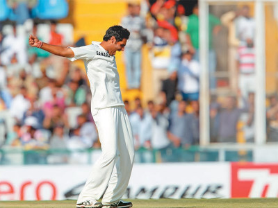 3rd test kumar strikes as australia struggle