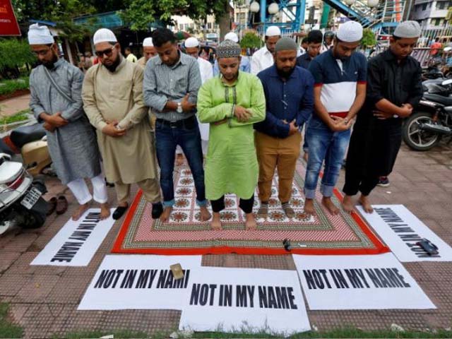 muslims offer prayers as they take part in a protest against the recent cases of mob lynchings of muslims who were accused of possessing beef in kolkata india june 28 2017 photo reuters rupak de chowdhuri