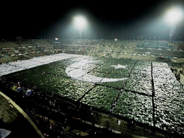 around 24 200 pakistani students formed a national flag holding coloured sheets over their heads setting the record for world 039 s largest human flag photo shafiq malik the express tribune around 24 200 pakistani students formed a national flag holding coloured sheets over their heads setting the record for world 039 s largest human flag photo shafiq malik the express tribune