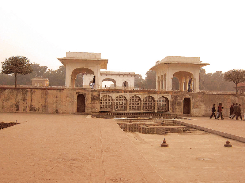 shalimar garden barren and derelict