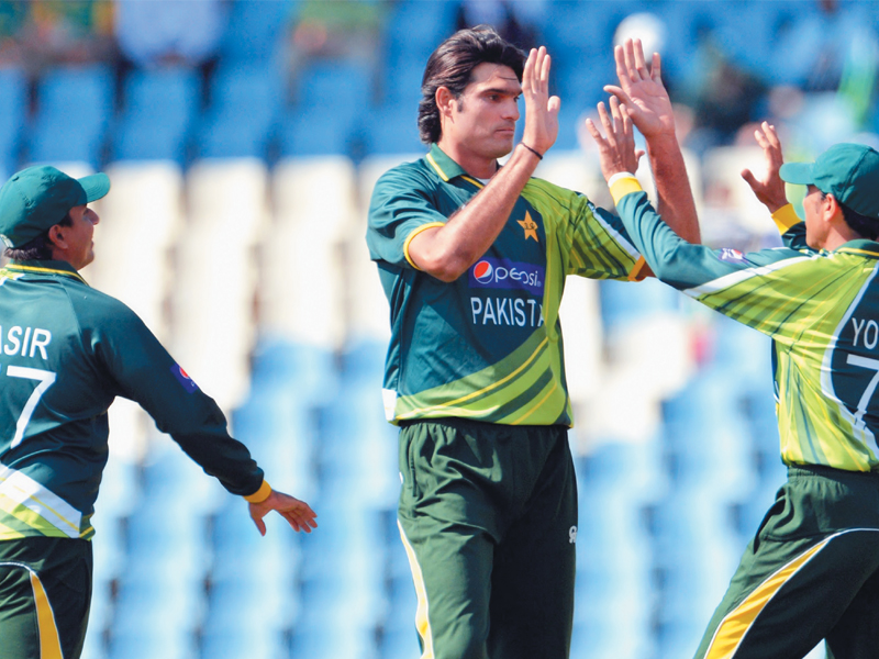 former pakistan captain wasim akram has advised the management to field a full strength bowling line up to contain an in form south africa batting lineup in the fourth odi today photo afp