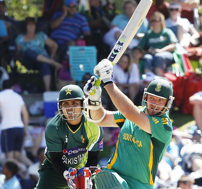 graeme smith was unable to field for majority of the second innings in fourth odi against pakistan photo afp