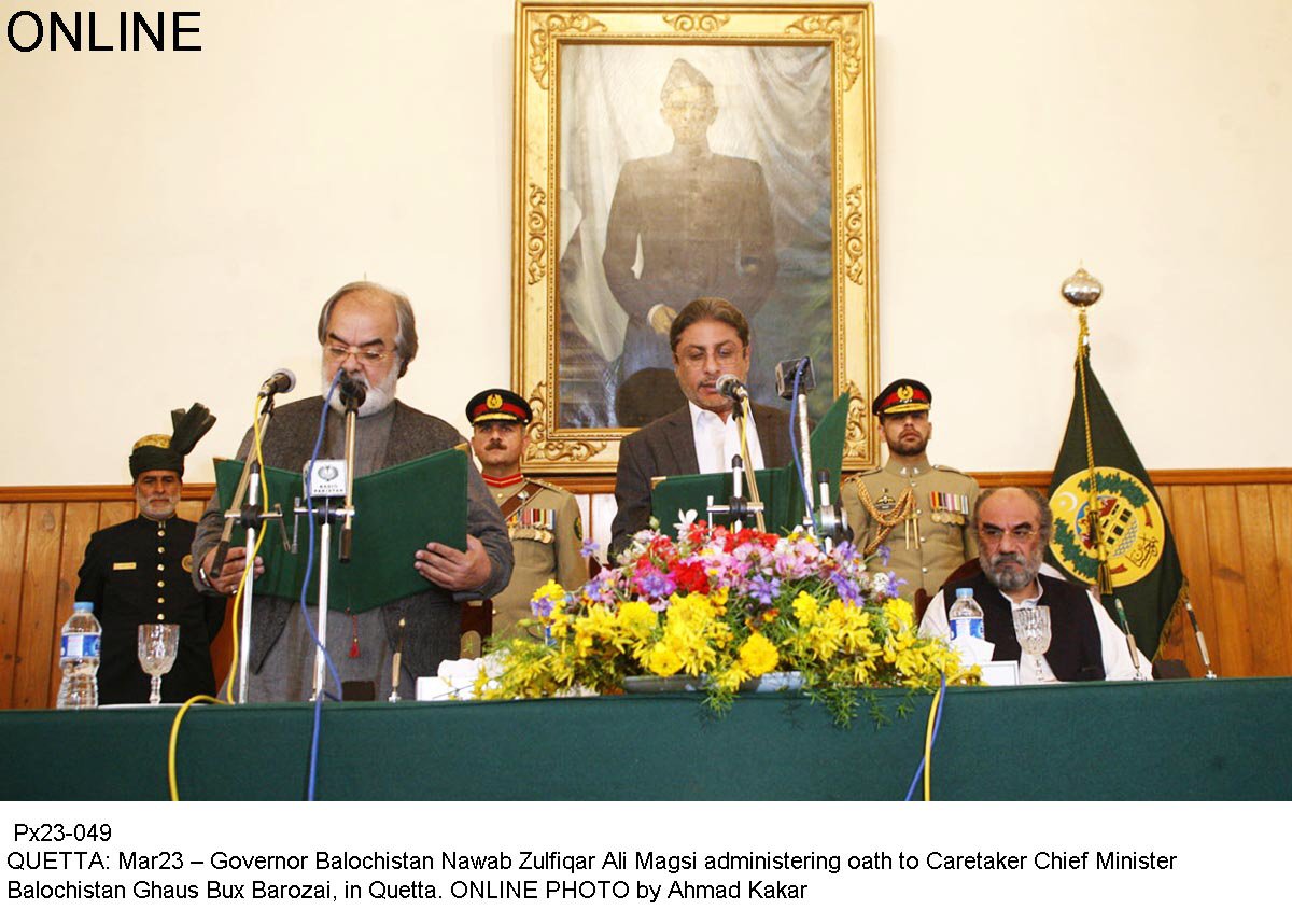 ex governor balochistan nawab zulfiqar magsi administering oath to caretaker chief minister balochistan ghous bakhsh barozai in quetta photo ahmad kakar