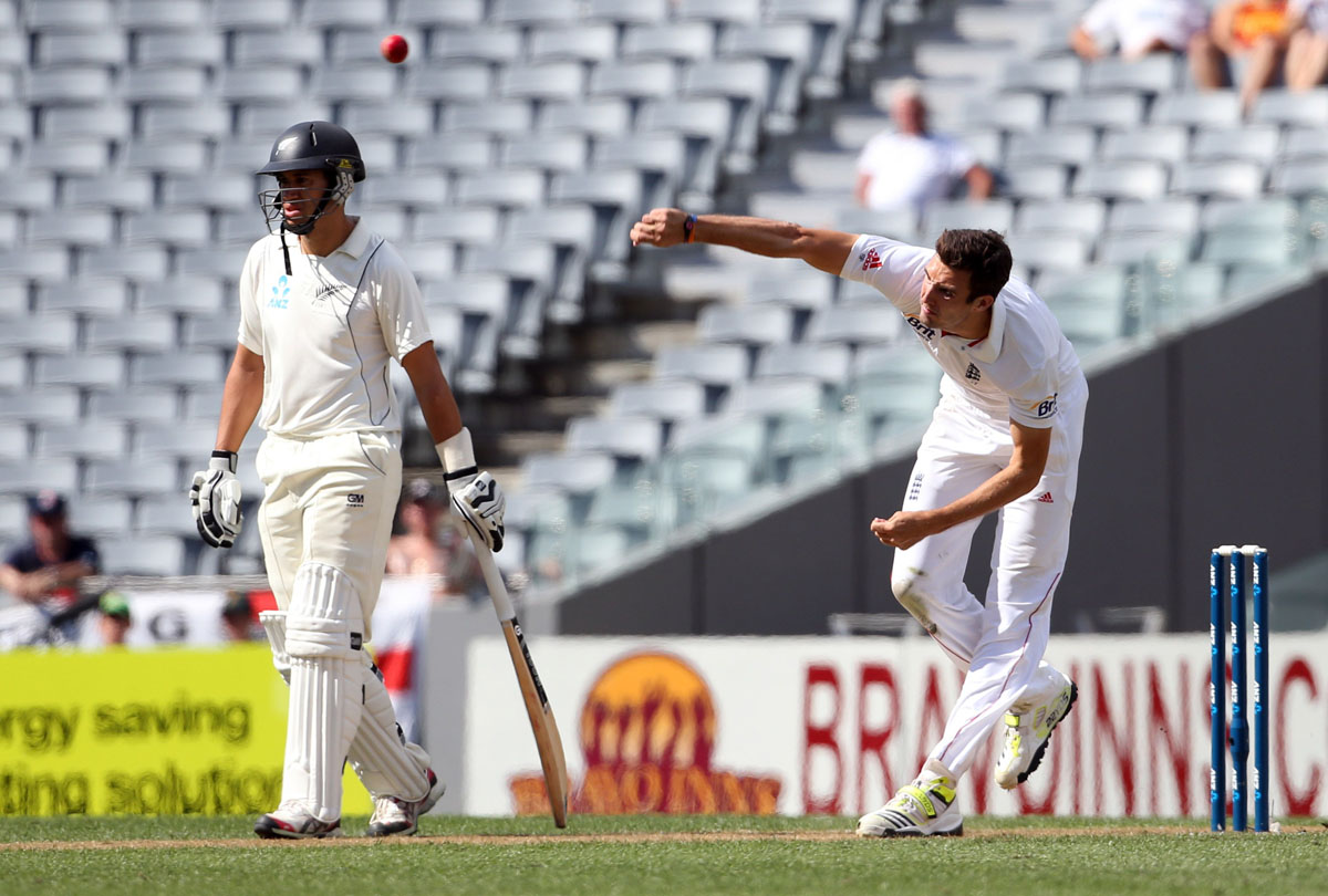 england 039 s steven finn bowls r as new zealand 039 s ross taylor looks on during day two of the international cricket test match between new zealand and england photo afp