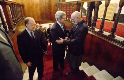 kerry lands in kabul on unannounced visit