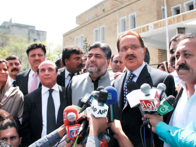 naheed khan talks to the media outside the ecp office in islamabad photo online naheed khan talks to the media outside the ecp office in islamabad photo online