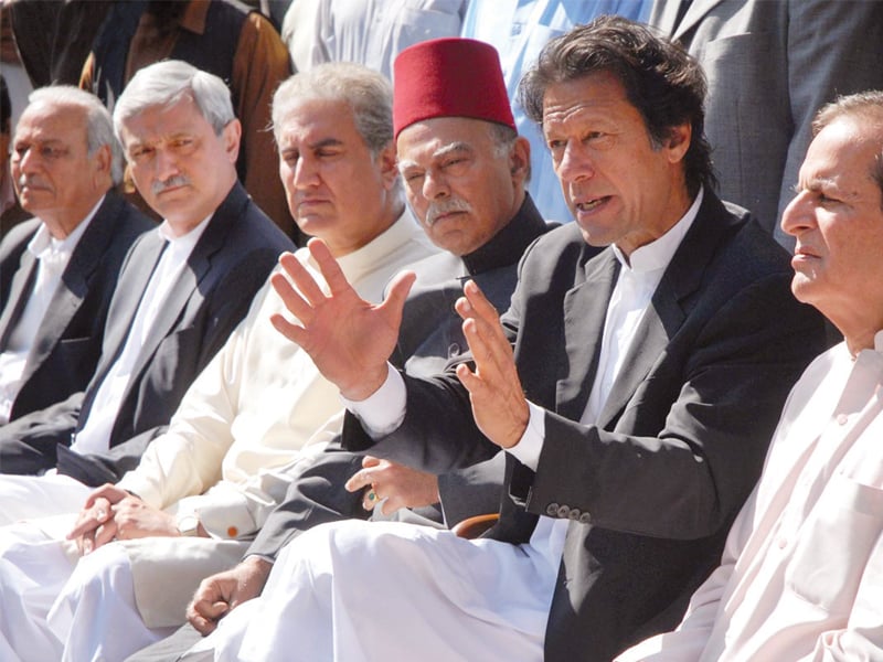 pti chief imran khan and nawab of bahawalpur salahuddin abbasi address a press conference in islamabad photo online