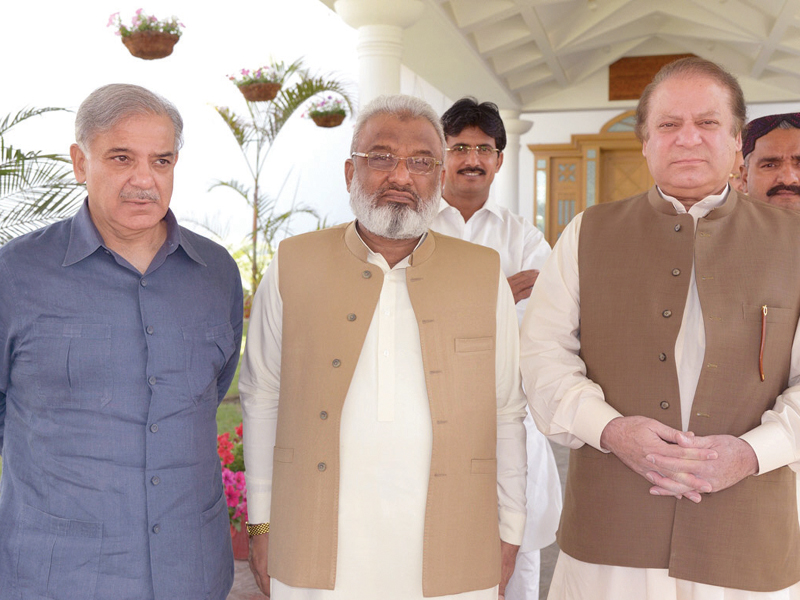 shahbaz sharif arbab ghulam rahim and nawaz sharif pose for a photograph in lahore photo nni