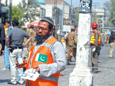 peshawar blast fc commandant escapes suicide attack