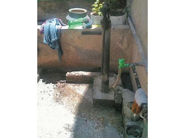 over 40 of peri urban households are not connected to tap water supply and use pumps to draw water from shallow groundwater sources photo sdpi over 40 of peri urban households are not connected to tap water supply and use pumps to draw water from shallow groundwater sources photo sdpi