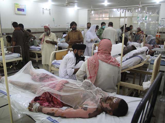 pakistani burn victims are treated at a hospital in bahawalpur on june 25 2017 after oil tanker after caught fire following an accident on a highway near the town of ahmedpur east some 670 kilometres 416 miles from islamabad photo afp