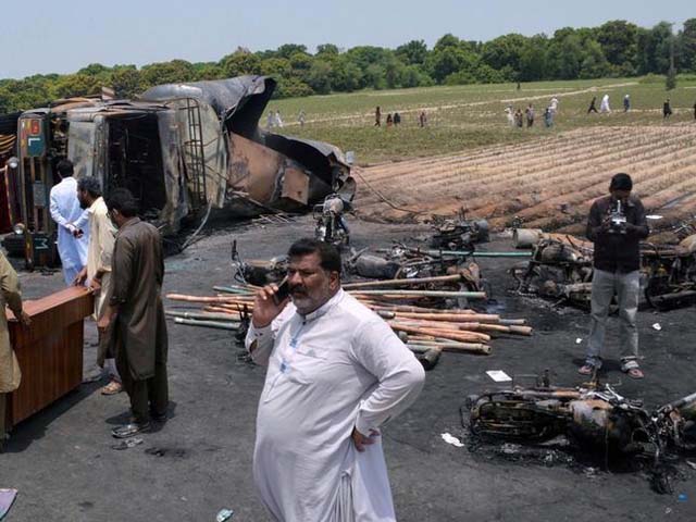 a general view of the scene of an oil tanker explosion in bahawalpur pakistan june 25 2017 photo reuters