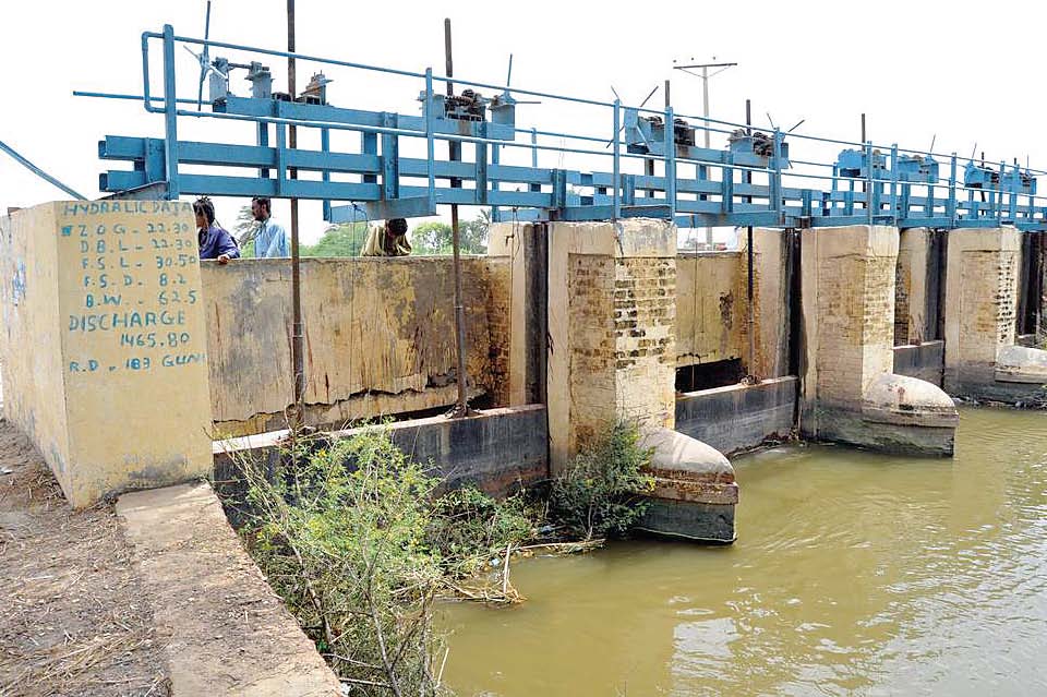 a 15 foot breach occurred in the gogera branch near khai bungalow