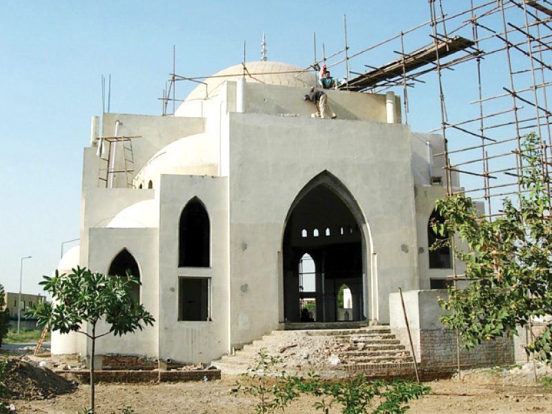 each mosque has a covered area hall of around 2 450 sq feet and an open area courtyard of 3 850 sq feet the hall will be able to accommodate 300 people and the courtyard 500