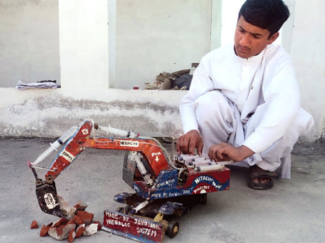 the excavator model is operated by a hydraulic mechanism executed through syringes photo exprss the excavator model is operated by a hydraulic mechanism executed through syringes photo exprss