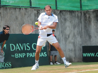 referee gifts davis cup tie to nz