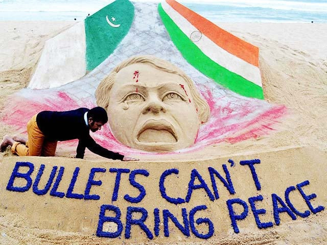 indian sand artist sudarsan pattnaik gives final touches to his sand sculpture at puri beach on october 9 2014 photo afp indian sand artist sudarsan pattnaik gives final touches to his sand sculpture at puri beach on october 9 2014 photo afp