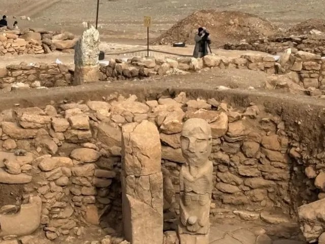 Egypt uncovers ancient coastal tombs and Byzantine desert settlement