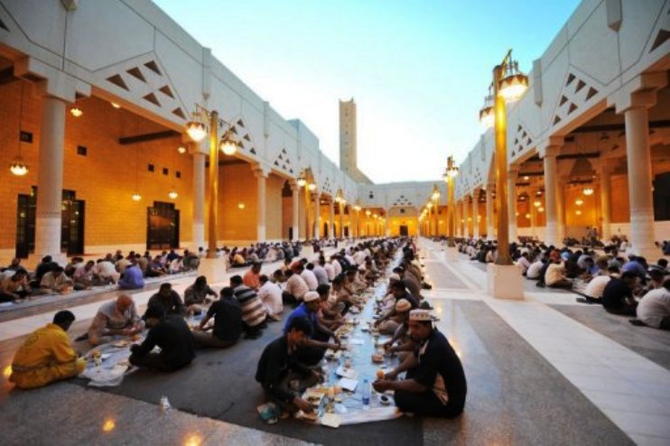foreign workers break their fast outside a mosque in the saudi capital riyadh photo afp file