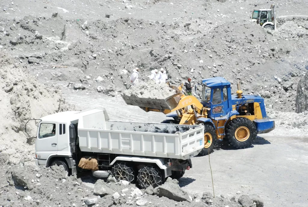 a photo showing the rescue work by pakistan army at gayari sector siachen photo ispr a photo showing the rescue work by pakistan army at gayari sector siachen photo ispr