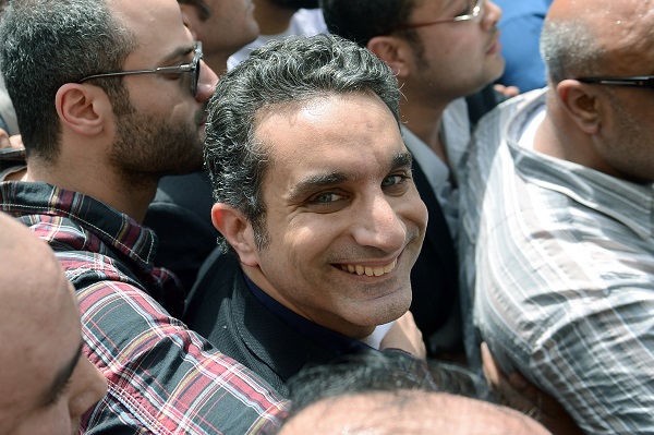 egyptian satirist and television host bassem youssef is surrounded by his supporters upon his arrival at the public prosecutor 039 s office in the high court in cairo on march 31 2013 photo afp
