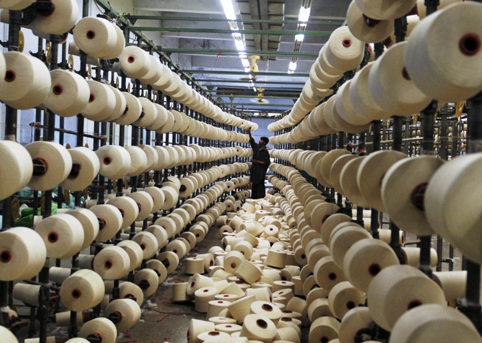 pakistan need to upgrade its textile industry rapidly to catch up with regional competitors that have invested heavily says aptma group leader photo afp