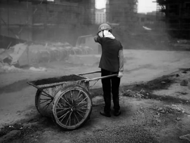 his eyes blinked as if trying to capture the escaping moments and he heaved a cold sigh photo reuters his eyes blinked as if trying to capture the escaping moments and he heaved a cold sigh photo reuters